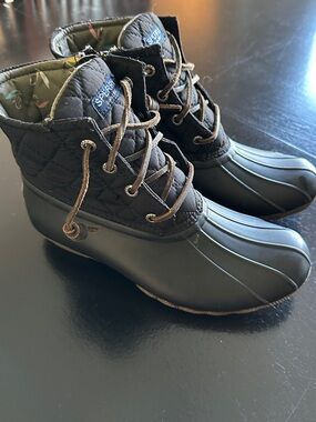 Sperry Women's Saltwater Quilted Nylon Duck Boot STS94063 Black